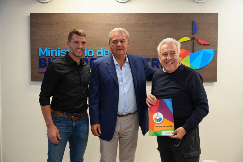 Entregaron subsidios a consorcios de conservación de suelos y créditos a productores afectados por incendios