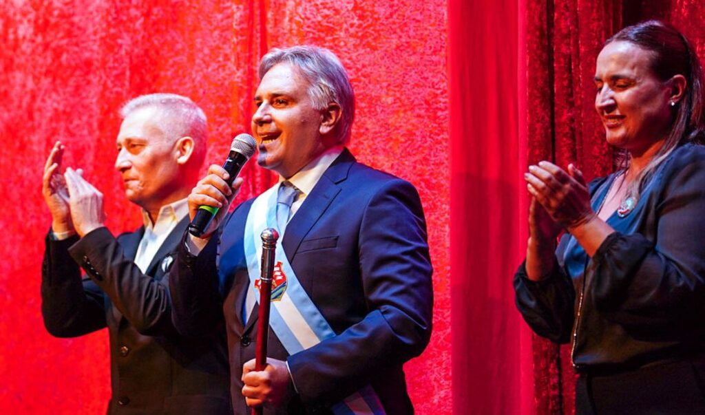 En Carlos Paz, Llaryora encabezó el Fogón Patrio