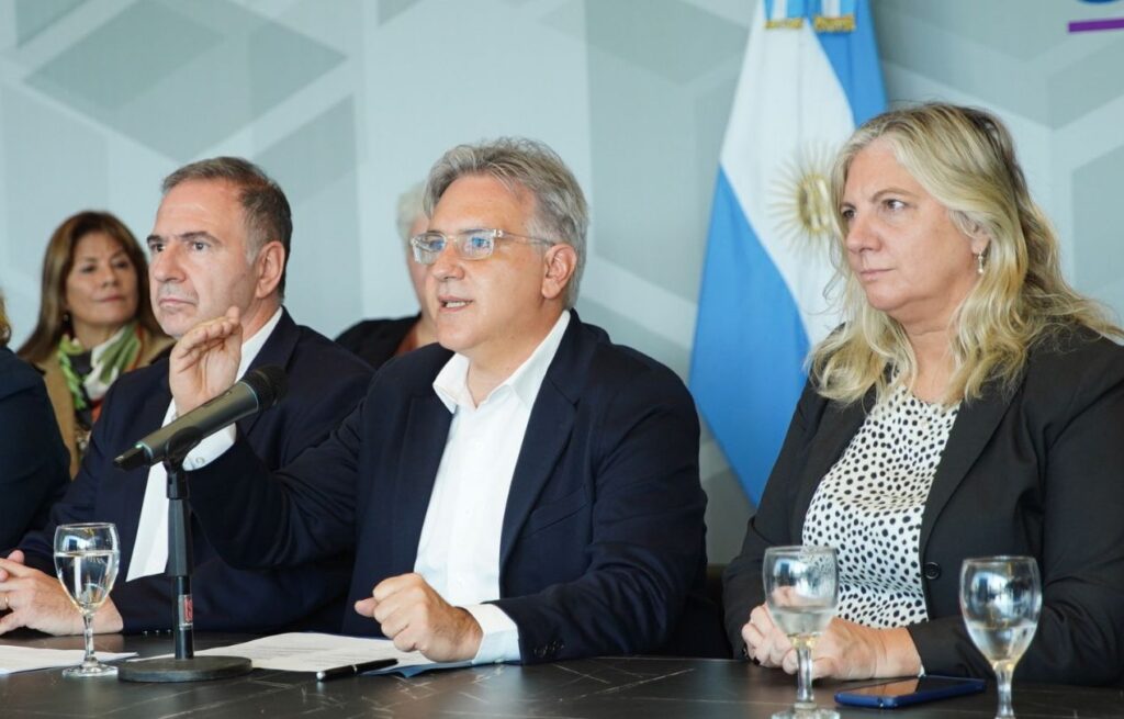 Llaryora: “Los resultados de las pruebas Aprender nos ponen muy orgullosos”