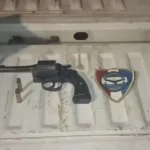 Clausuran fiesta clandestina. Secuestran motos y un revólver.