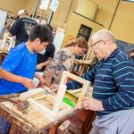 Encuentro intergeneracional en la Escuela de Carpintería