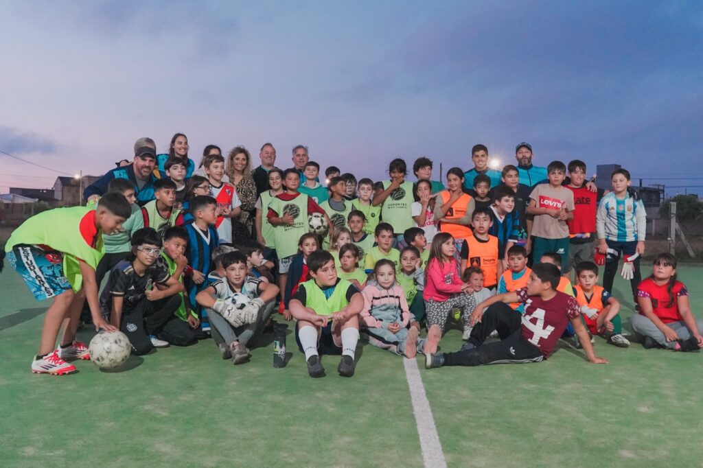 Más de 100 niños y niñas participaron de un encuentro de Deporte Social en Barrio Castelli