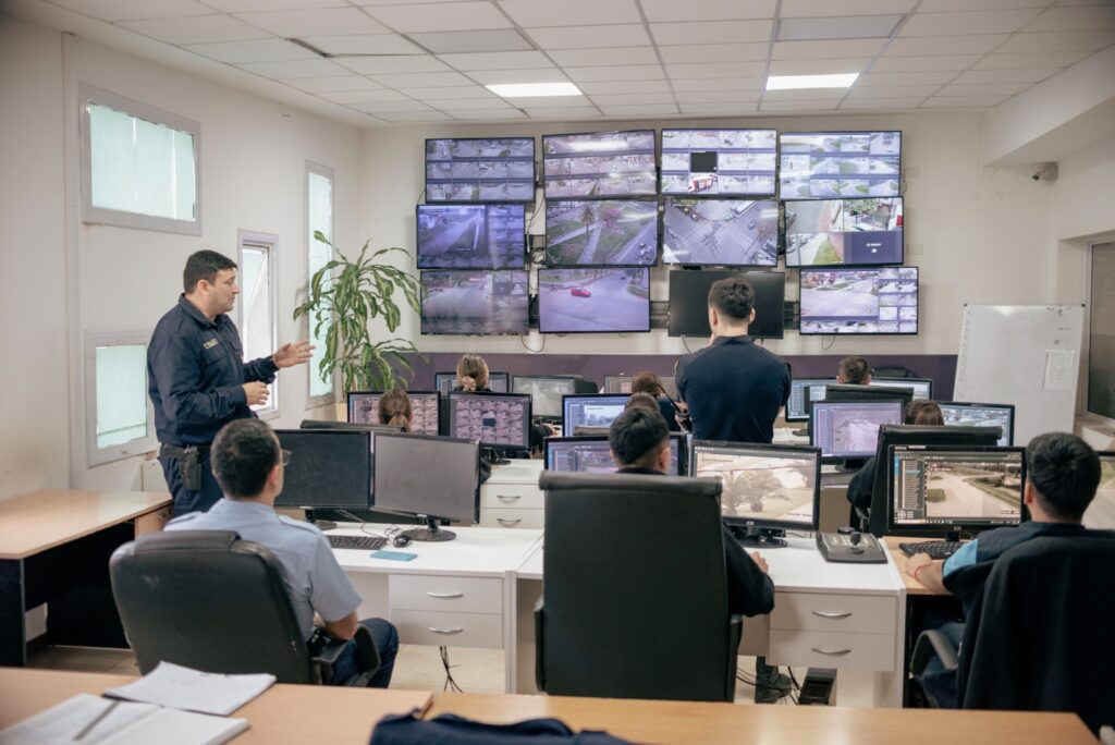 Referentes del Gremio de Comercio visitaron la Central de Monitoreo