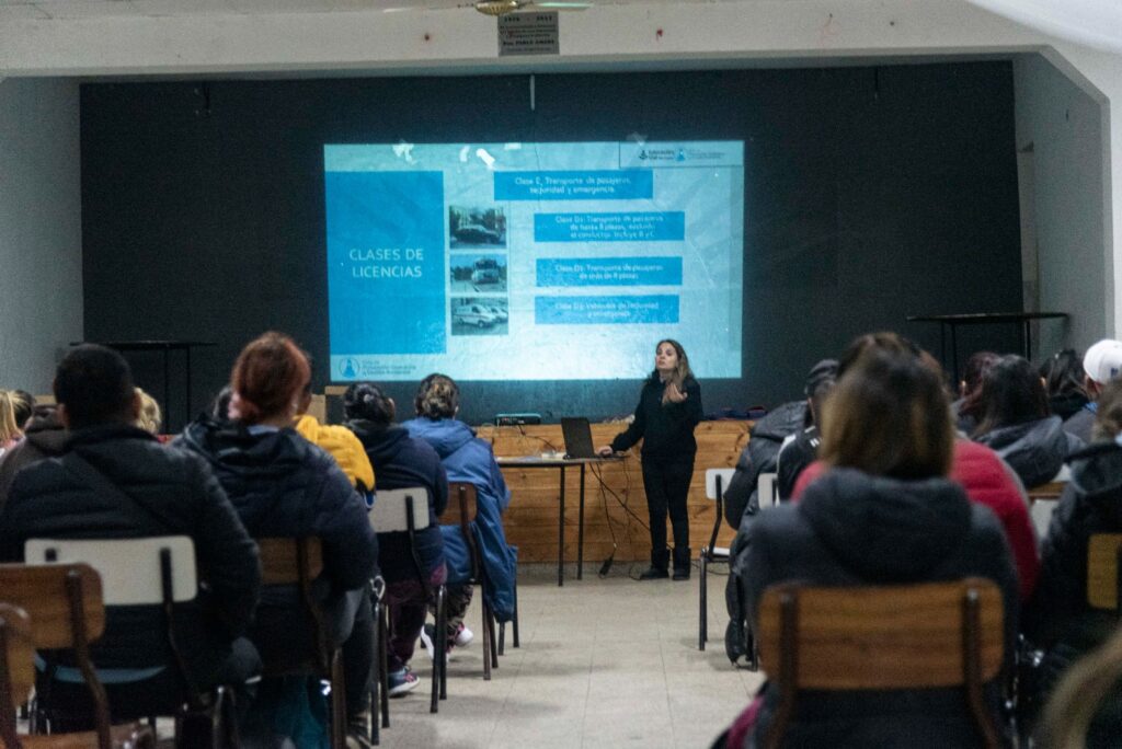 Primera Licencia de Conducir en los Barrios: Capacitación en Vecinal Peirano