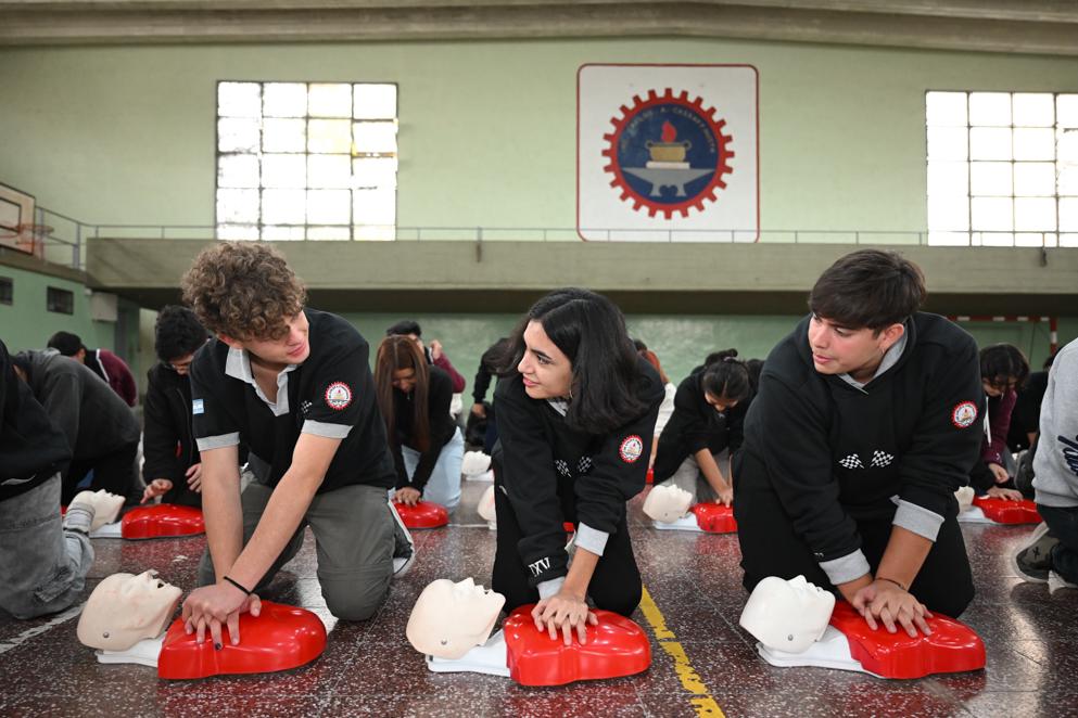 La educación que salva vidas: La Provincia capacita en RCP y maniobra de Heimlich en escuelas de Córdoba