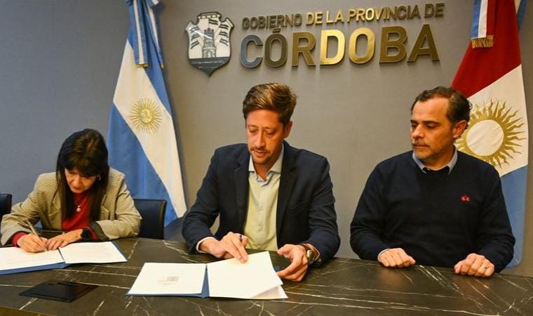 La Provincia firmó el acuerdo salarial con la Unión de Personal Superior