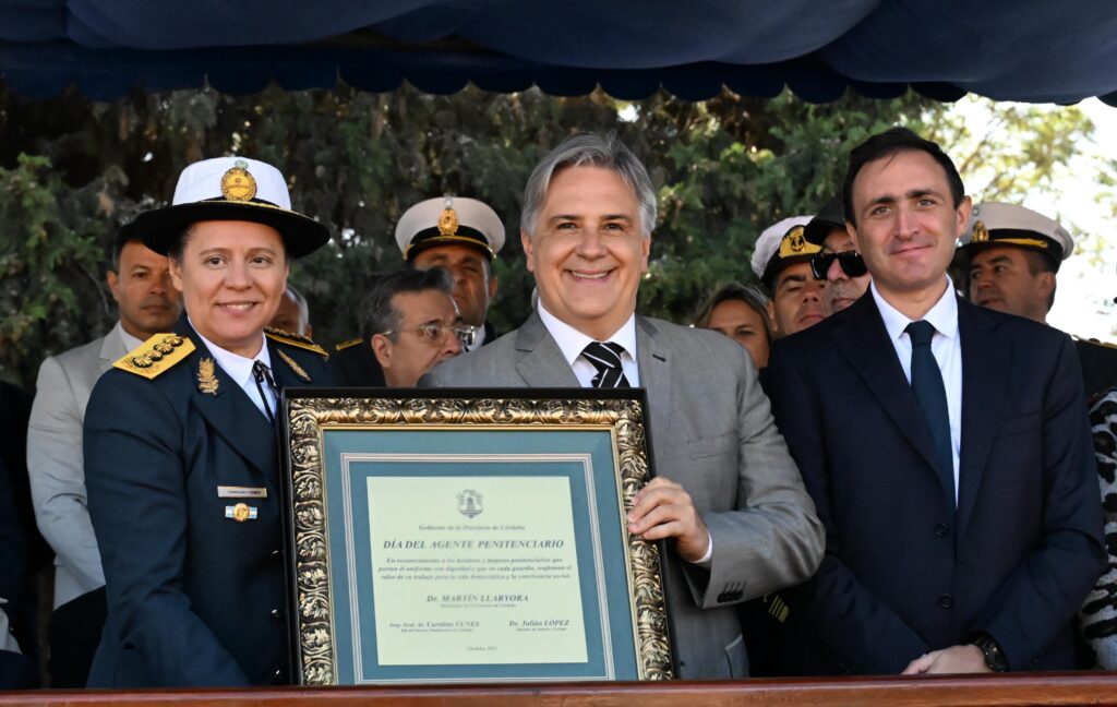 Llaryora encabezó el acto por el Día del Agente Penitenciario de la Provincia