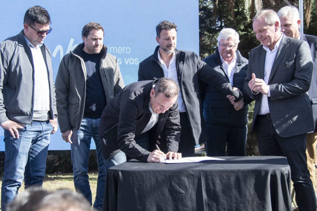 De Rivas presentó el Plan Maestro de Agua 2025/2037 y nuevo equipamiento de trabajo para EMOS