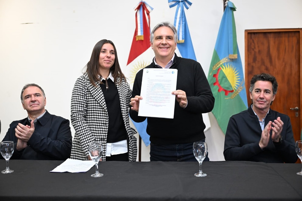 Buchardo: Llaryora anunció la ampliación la red domiciliaria de gas y la construcción de una planta de agua potable