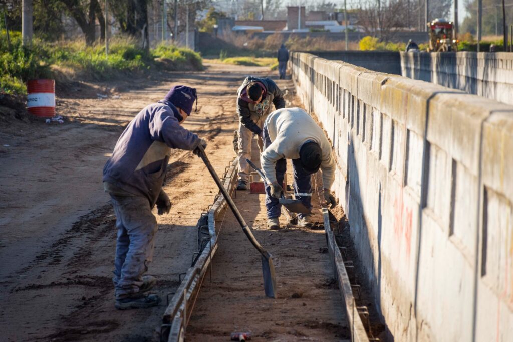 El sur de la ciudad sigue progresando: avanza el cordón cuneta sobre 25 cuadras