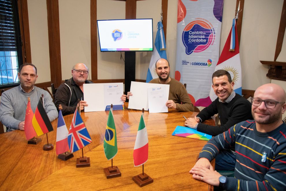 Capacitaciones gratuitas y virtuales en idiomas para estudiantes de los CENMA y CEIJA