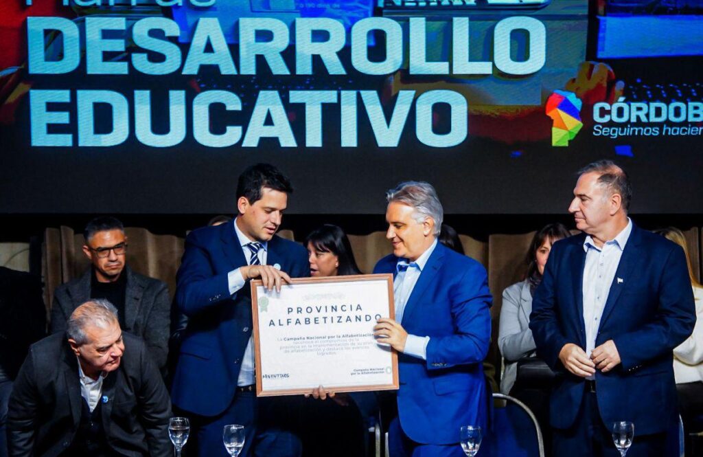 Compromiso Alfabetizador: Cómo es el reconocimiento que “Argentinos por la Educación” le entregó a Córdoba