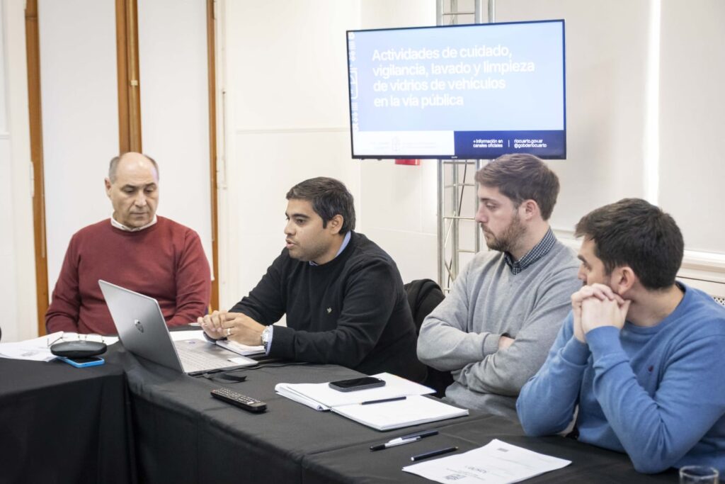 El Ejecutivo se reunió con concejales para avanzar sobre la eliminación del cobro compulsivo de los “trapitos”