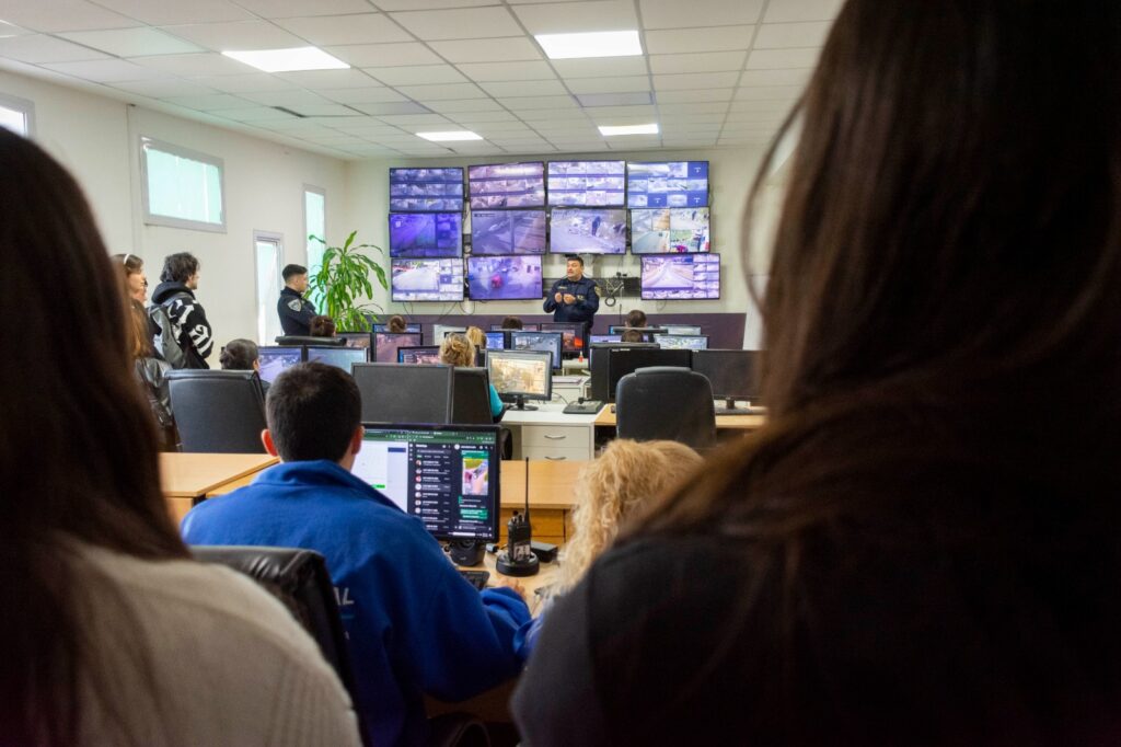 Estudiantes de la carrera de Criminología visitaron la Central de Monitoreo