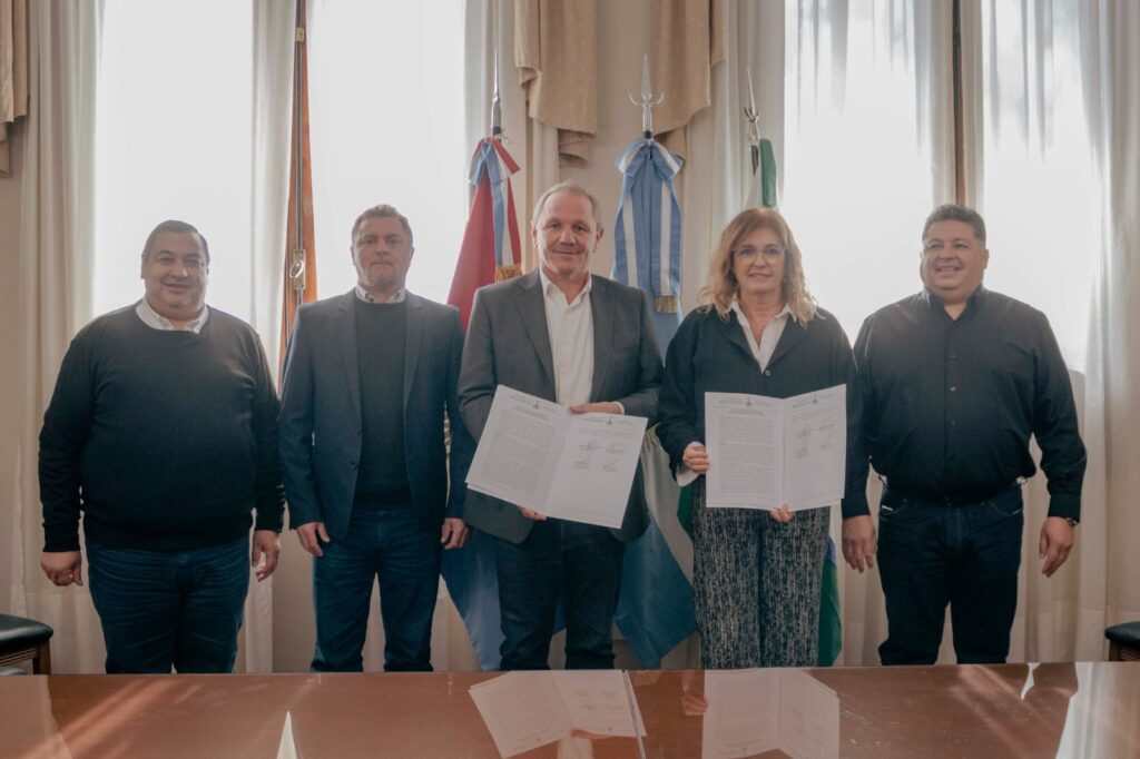 El Municipio firmó un convenio con el Colegio Medico para capacitar a Cuidadores Domiciliarios mediante el EMCO