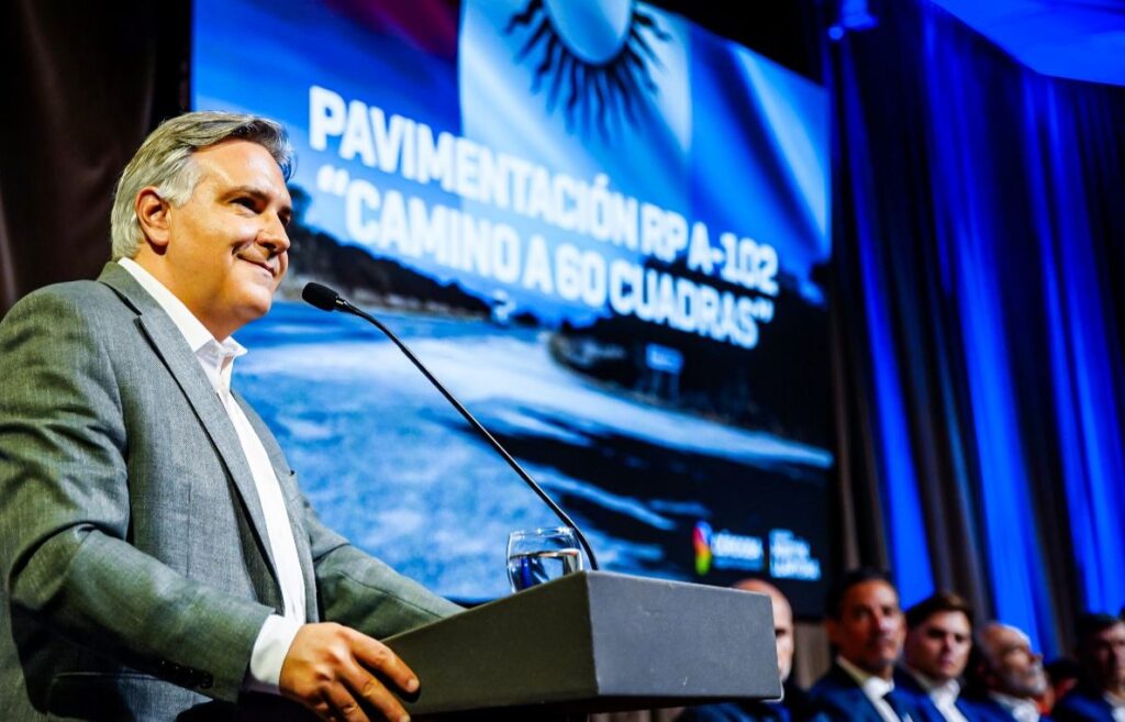 Llaryora anunció la pavimentación y rehabilitación del Camino a 60 Cuadras