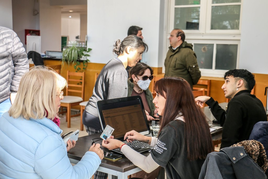 Río Cuarto: Continúan los operativos para tramitar el Boleto Gratuito para Adultos Mayores