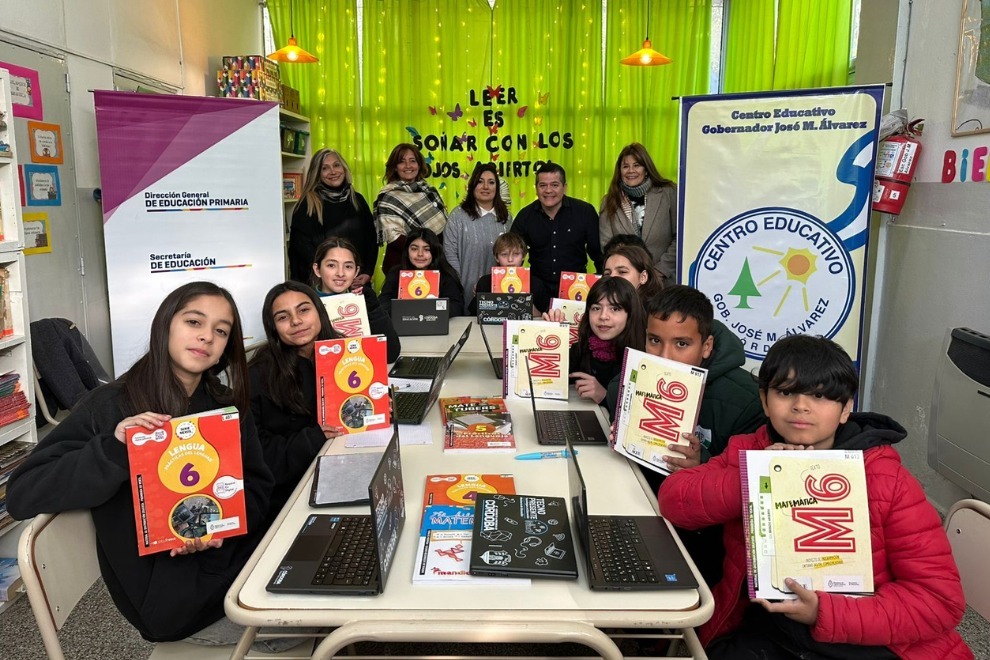 Educación: Comenzó la distribución de más de 700.000 libros para estudiantes de primaria