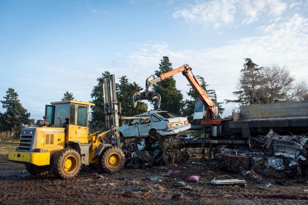 Ciudad ordenada: ya se compactaron más 2 mil motos y 500 autos que estaban abandonados