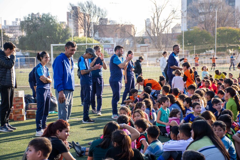 Más de 250 niños y niñas participaron de un Encuentro de Deporte Social en el Centro 11