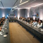 Llaryora entregó $200 millones a 28 municipios para fortalecer la educación local