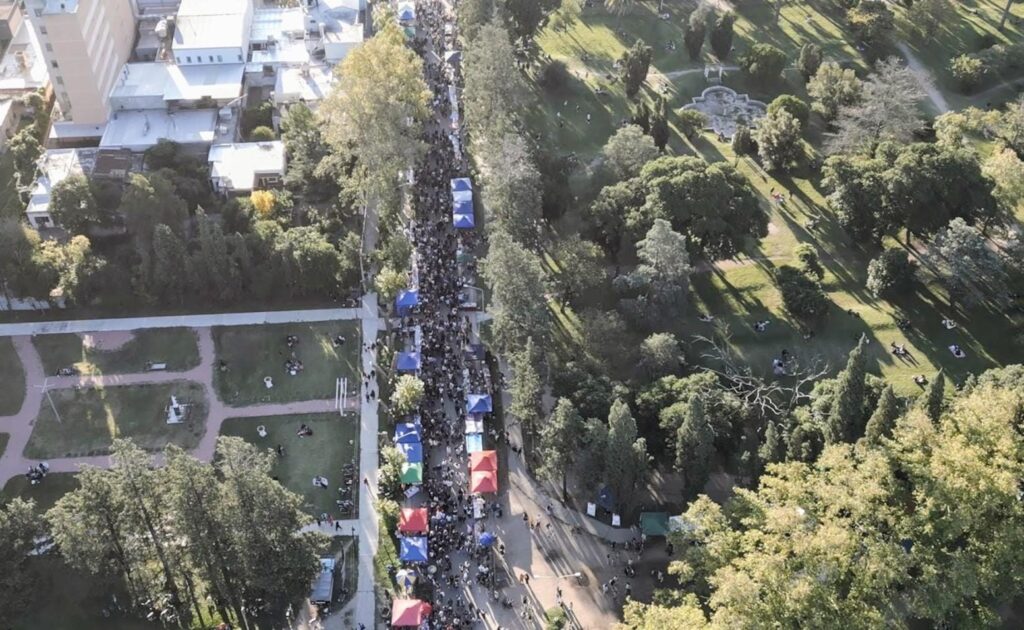 El Paseo de Ferias volvió al Parque Sarmiento en otro domingo espectacular