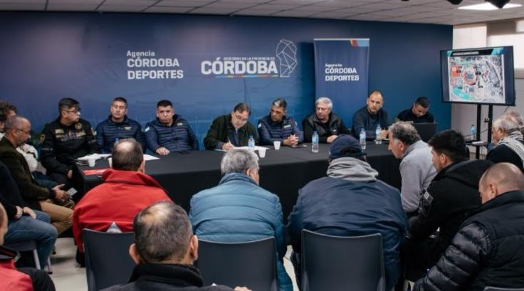 Operativo de seguridad para Instituto-River en el Kempes, con ambas hinchadas