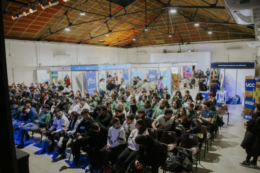 Con récord de asistentes, cerró la Feria Incentiva con la oferta académica de la ciudad