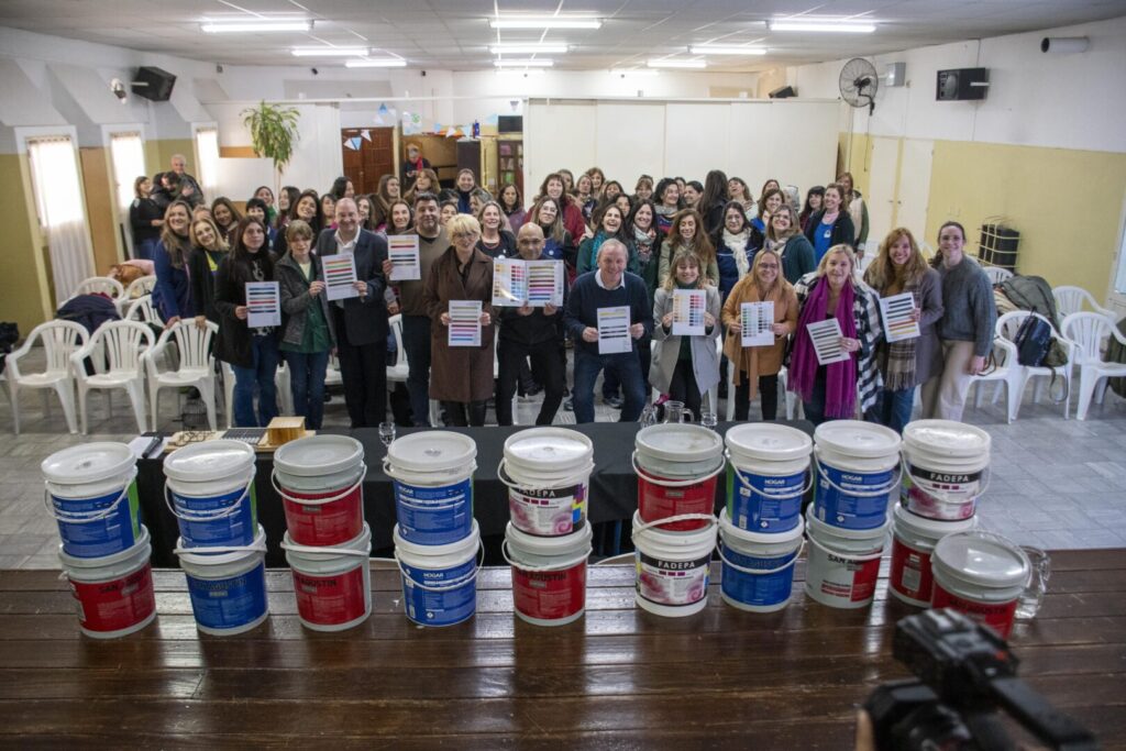 Lanzan el Operativo Más Color para arreglar y pintar 30 jardines en la ciudad