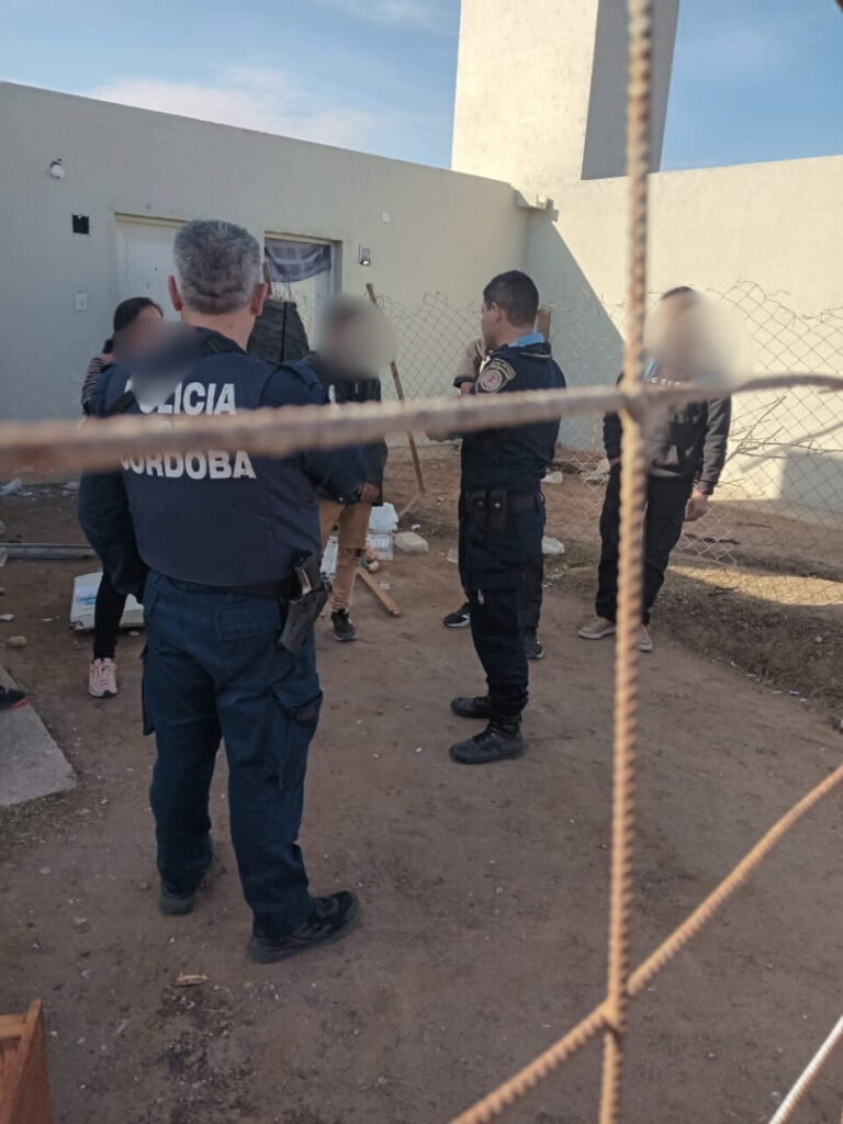 Pelea entre vecinos motivó presencia policial en barrio Alberdi