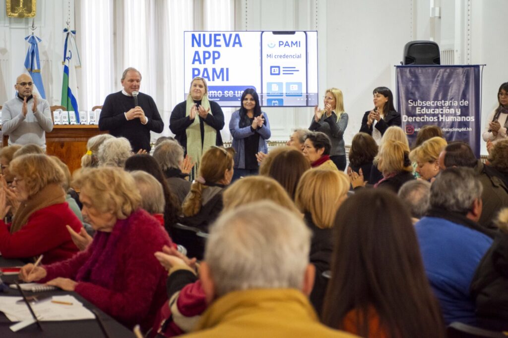 El Municipio capacitó a jubilados sobre el uso de la app de PAMI para realizar trámites