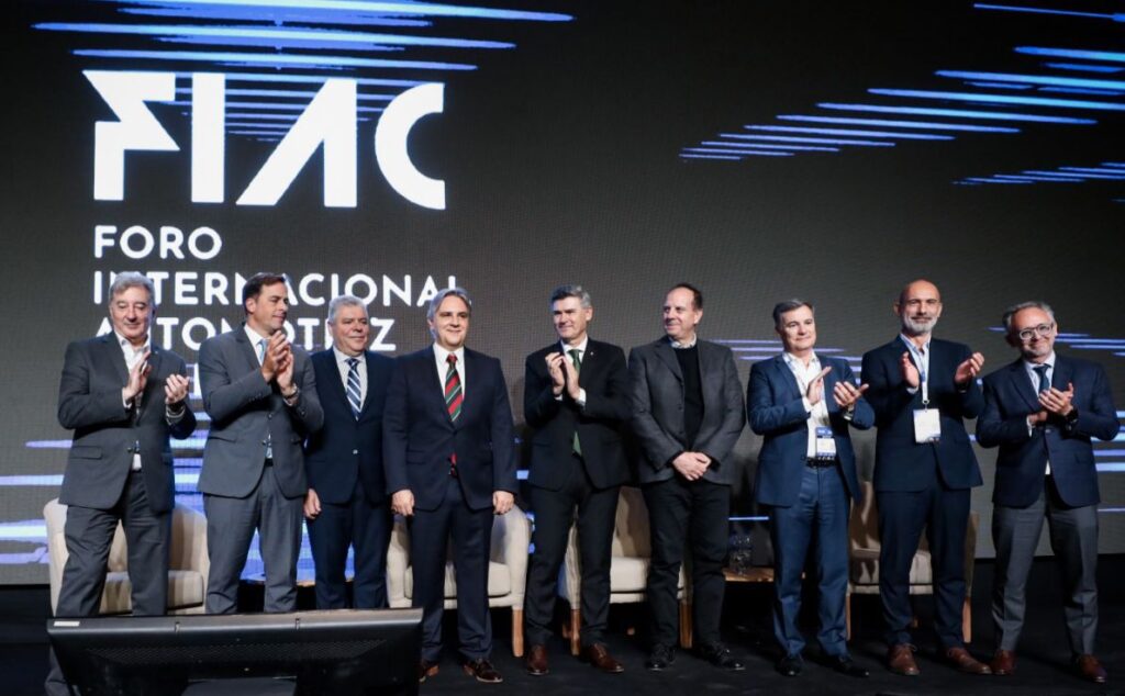Llaryora destacó el potencial de la industria automotriz cordobesa en la apertura del FIAC