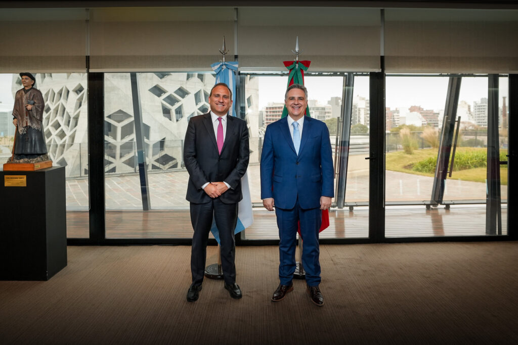 Llaryora recibió al embajador de Portugal en Argentina