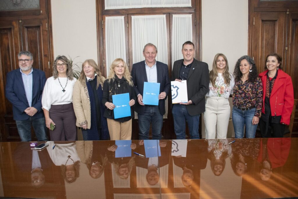 Firman un convenio con la UNRC para la formación gratuita en una diplomatura sobre salud mental