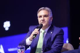 Llaryora informó que el próximo viernes los jubilados cobrarán el bono de $100 mil