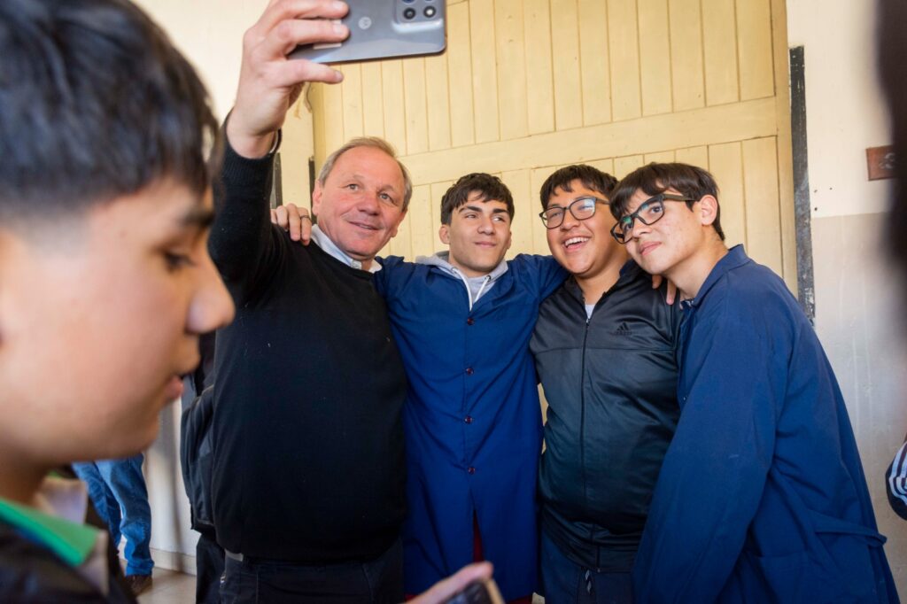 El Colegio Industrial recibió 5 motocicletas para propiciar la formación de sus estudiantes