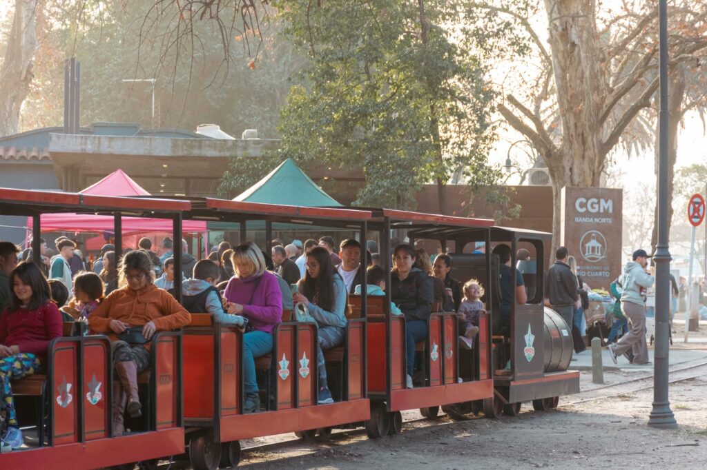 Con más de 450 expositores, el Paseo de Ferias convocó a una multitud en el Parque Sarmiento