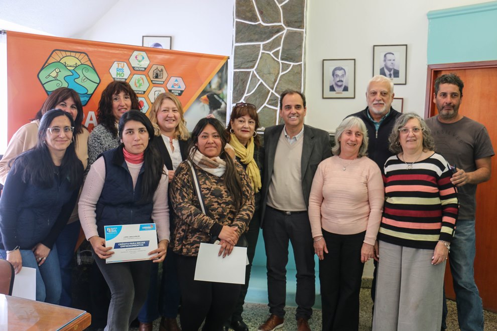 Río Cuarto: El Gobierno entregó aportes a emprendedores e instituciones