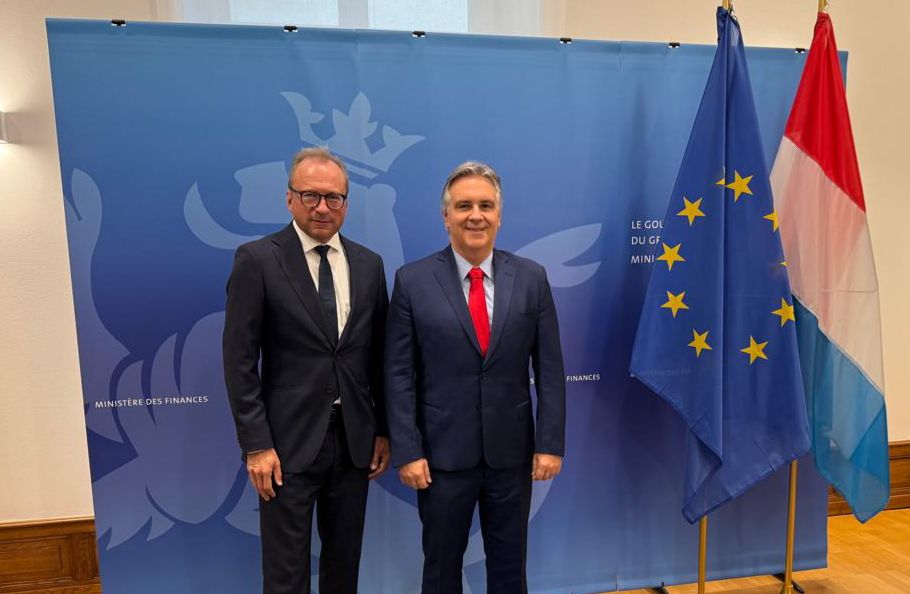 Llaryora cerró su gira europea con reuniones en el Banco Europeo de Inversiones y con el ministro de Finanzas de Luxemburgo
