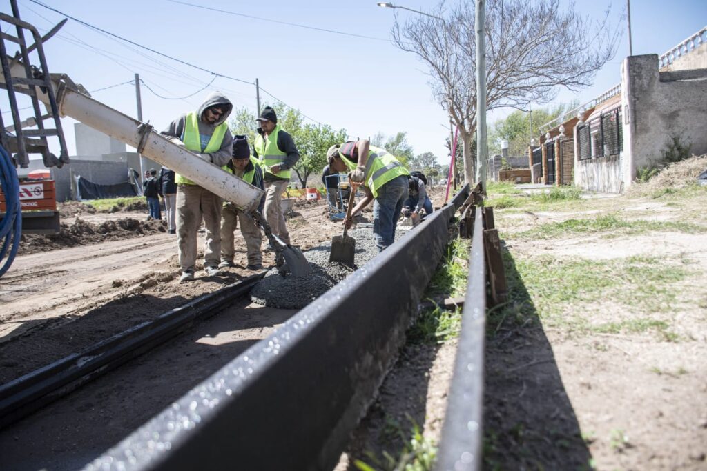 Las Ferias: la obra de cordón cuneta avanza en un 75%