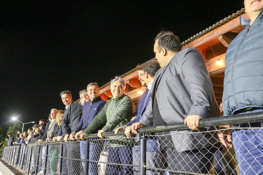 Río Cuarto: Llaryora inauguró obras de iluminación en el estadio de Urú Curé