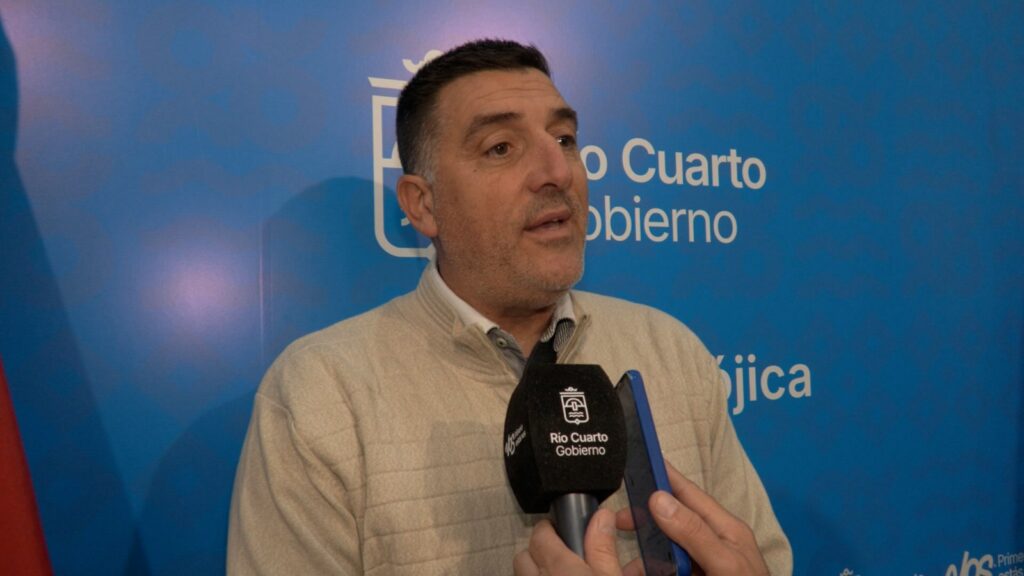 Comenzaron a sancionar a quienes arrojan residuos en la vía pública