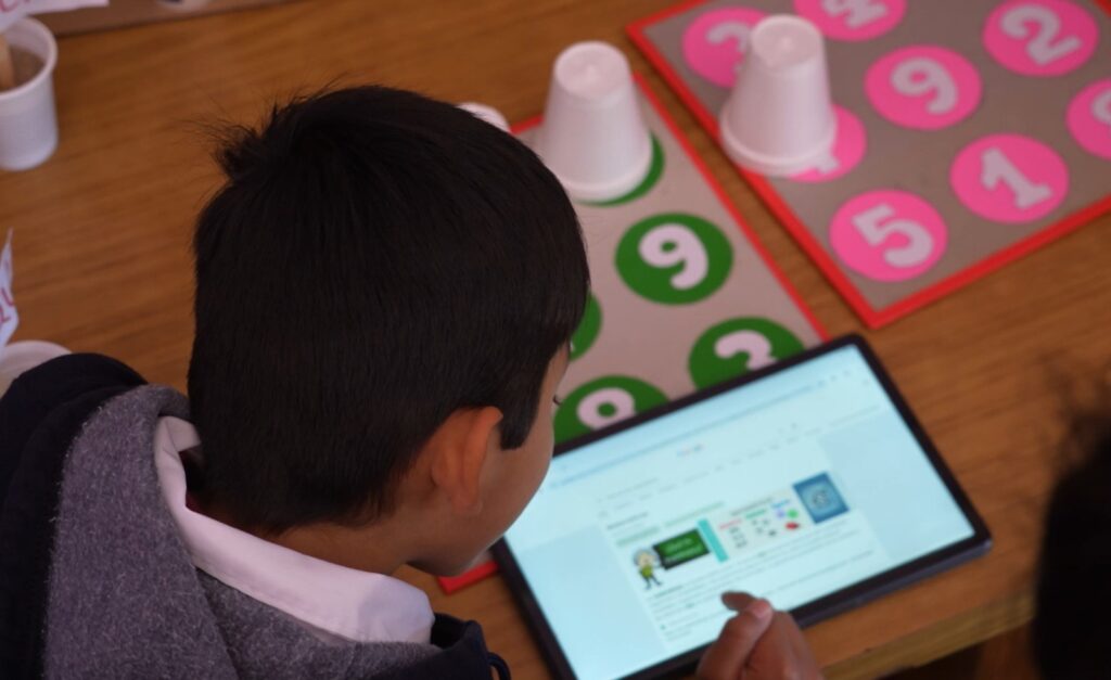 Gracias a la conectividad satelital, cuatro escuelas rurales realizaron una Feria de Ciencias en conjunto