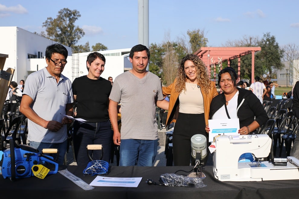 Proyectos de emprendedores se fortalecen con nuevas herramientas y maquinarias