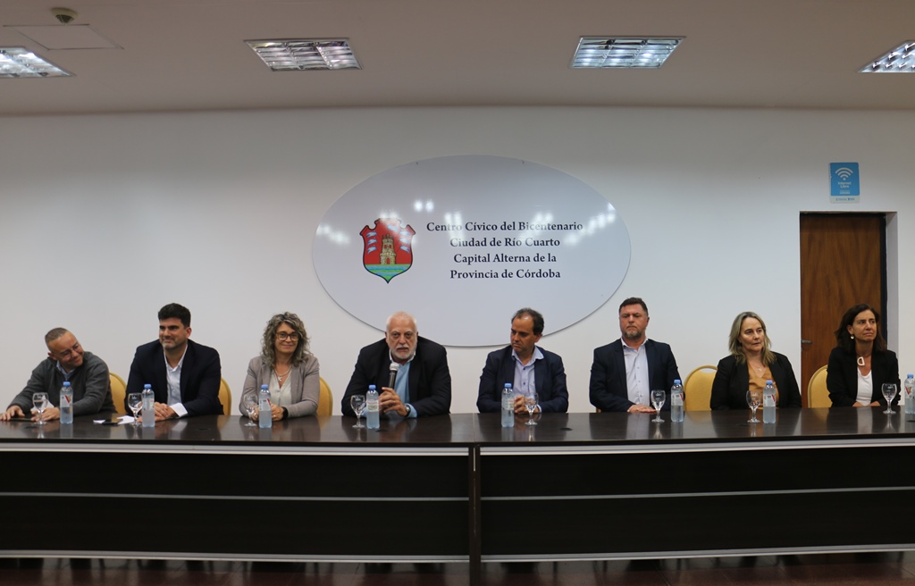 Familias de Río Cuarto firmaron las escrituras de sus viviendas