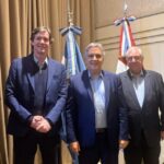 Llaryora se reunió con referentes de la producción textil de la Argentina