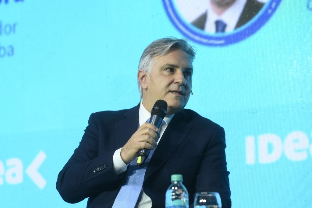 Llaryora participó del 61° Coloquio IDEA en Mar del Plata