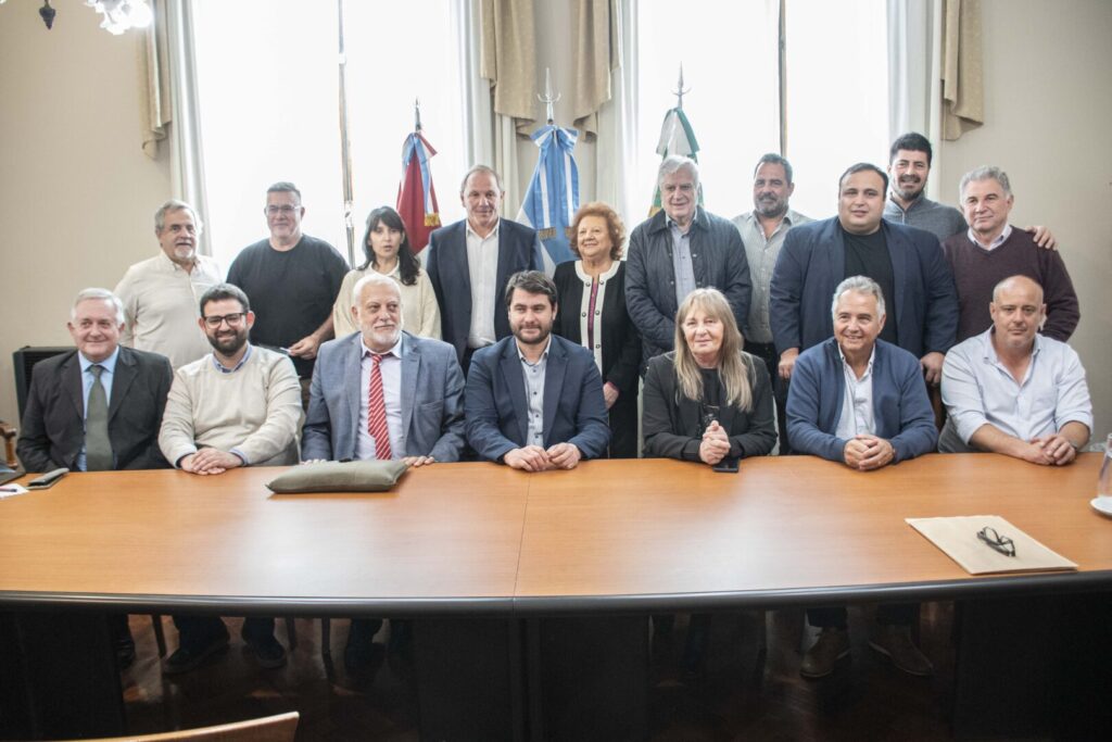 De Rivas firmó el convenio con Aerolíneas Argentinas y regresan los vuelos a la ciudad