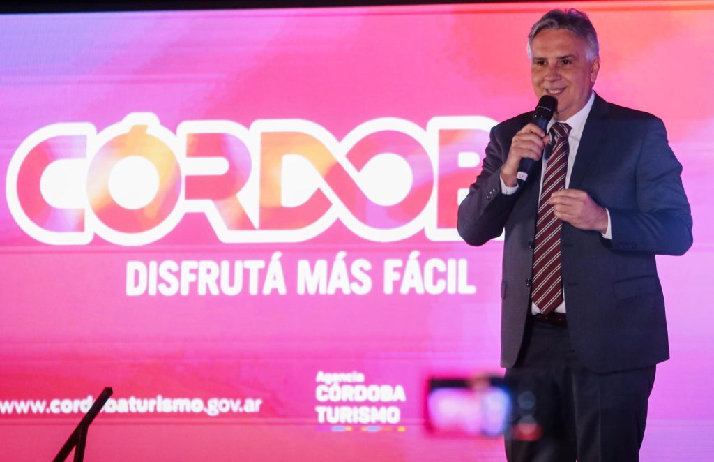 Llaryora encabezó el lanzamiento de la temporada de verano 2025-2026 de la provincia