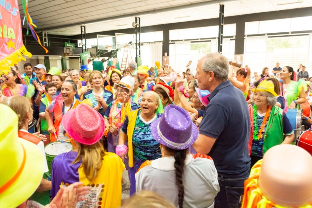 Más de 900 personas disfrutaron de una tarde de juegos y música en el “Adultazo”